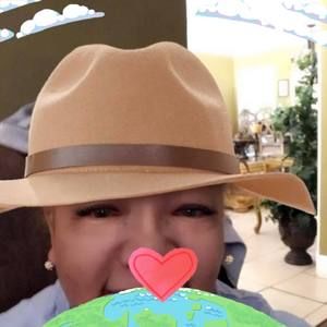 Meet your Posher, Eva